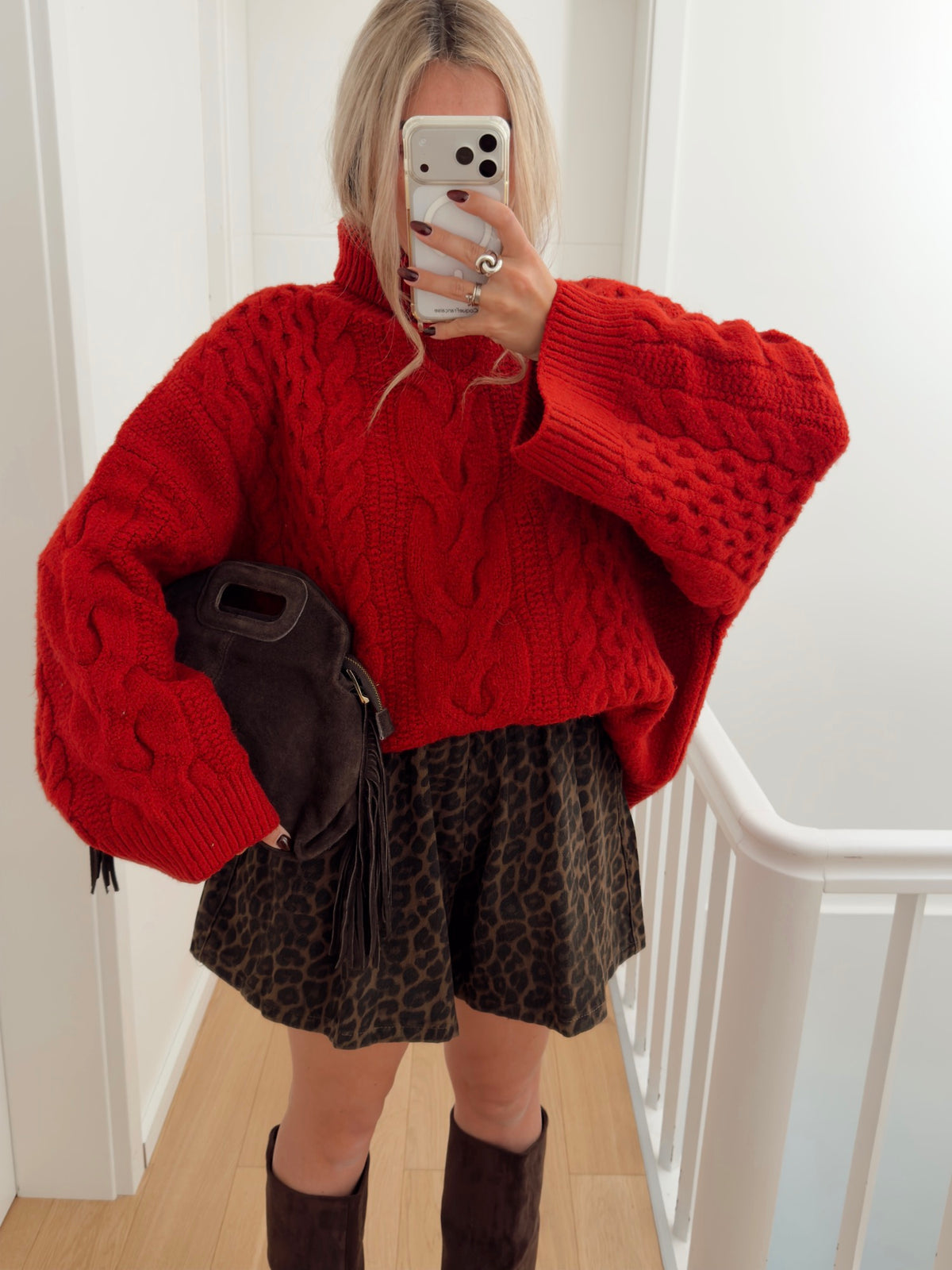 Short LYNNA