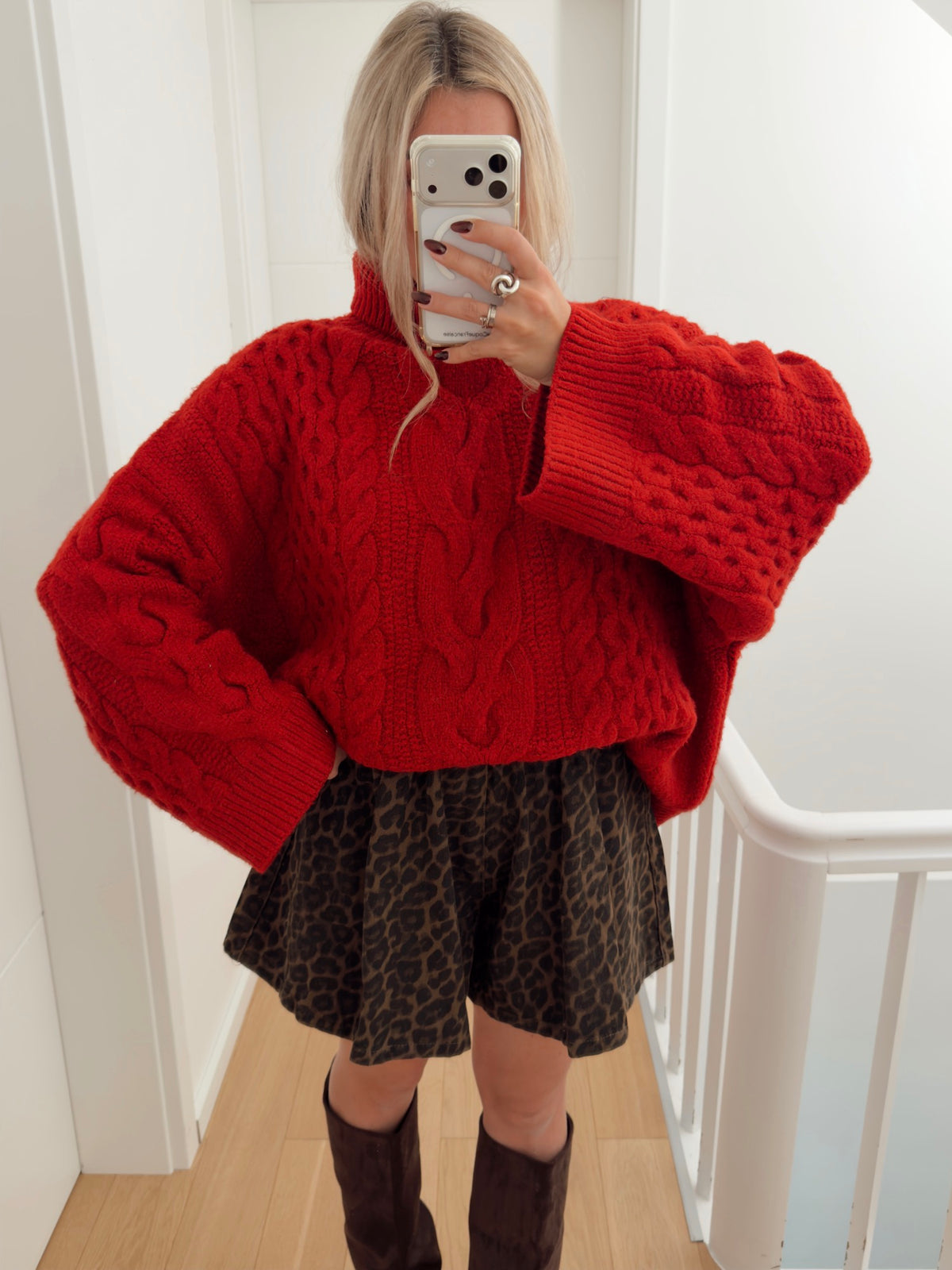 Short LYNNA