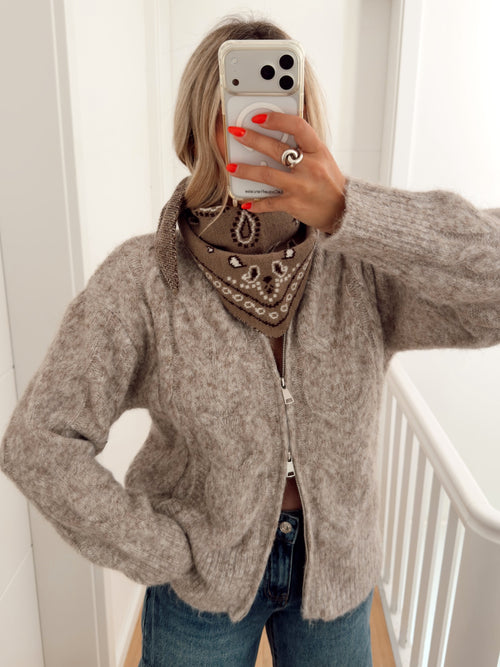 Scarf HOSTI