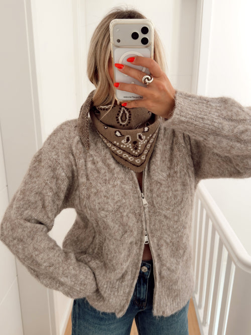 Scarf HOSTI